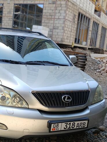 машина раф: Серебристый внедорожник Lexus RX 300 с полным приводом, оснащенный