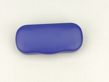 Używane, ale w idealnym stanie, niebieskie etui na okulary marki