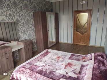 Uzunmüddətli kirayə mənzillər: Nəsimi metrosunun, çıxışında 5 mərtəbəli binanın 4-cü mərtəbəsində — 5