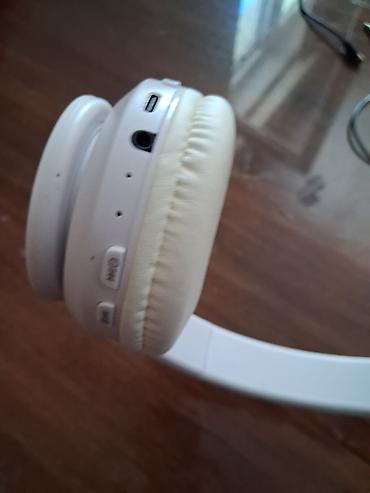 Qulaqcıqlar: Ağ rəngli, qulaqüstü Bluetooth qulaqcıq 1 2 defe isledilib sonra — 5