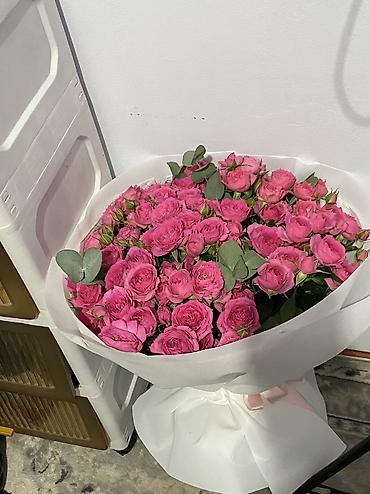 Свежие кустовые розы-3000
В жизни смотрится больше и красивее