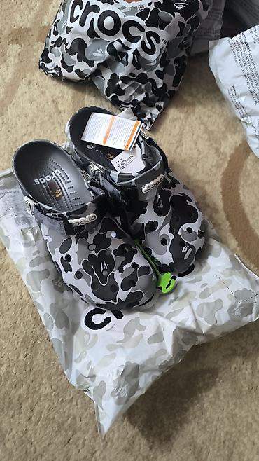 джибитсы: Crocs x A Bathing Ape (BAPE) Classic Clog — лимитированная — 2