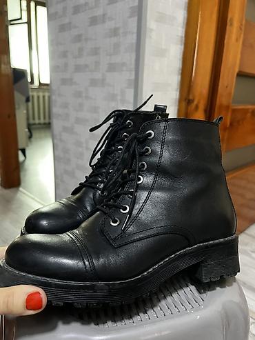 greyder az: Qara dəri bağlamaqlı qış‑payız botları.Greyder.38olcu.bir deffekti — 2