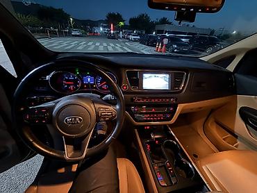 Kia: Kia Carnival: 2019 г., Минивэн — 12