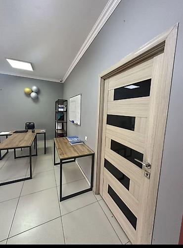 Аренда офисов: Боконбаева Сдается офис Площадь: 30м2 Без мебели Жк, вход отдельный — 1