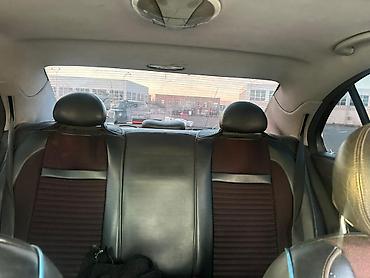 cls 63 amg: Mercedes-Benz E-Class: 2.2 l | 2002 il Sedan — 10