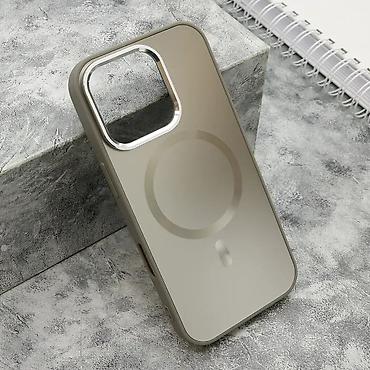 fly e181 sophie: Futrola COLOR METAL MagSafe za iPhone 16 Pro (6.3) srebrna. Uz brzu — 1