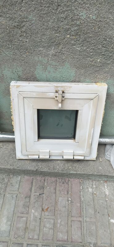 Другие окна и фурнитура для окон: Kiçik bir пəncərə satılır ölçüsü 40*39 işlənmiş materialı