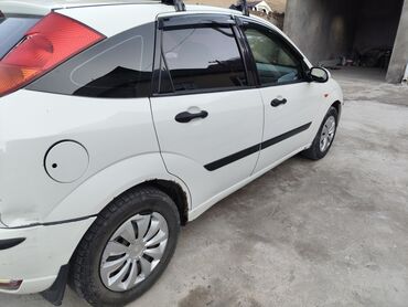 автомобил универсал: Ford Focus: 2003 г., 1.6 л, Механика, Бензин