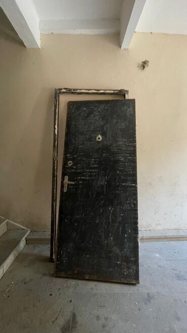 Furnitura və aksessuarlar: Metalkonstruksiya giriş qapısı komplekti - Material: metal karkaslı