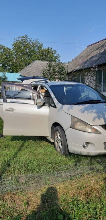 Mitsubishi: Mitsubishi Grandis: 2.4 l | 2003 il | 193000 km Van/Minivan