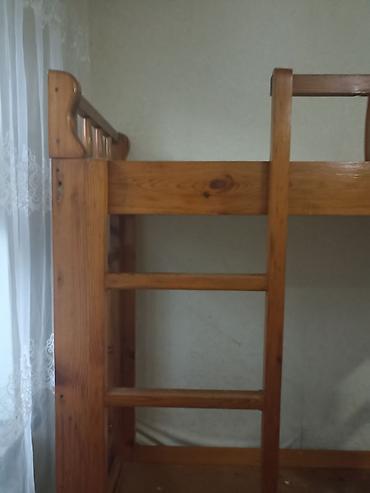 bunk bed: Двухъярусная деревянная кровать из массива (сосна). - Прочный каркас — 3