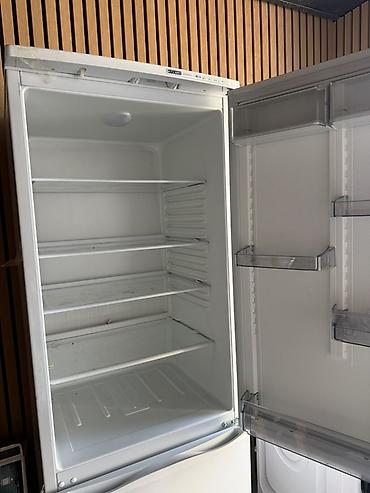 В связи с переездом срочно продаем холодильник Atlant в идеальном