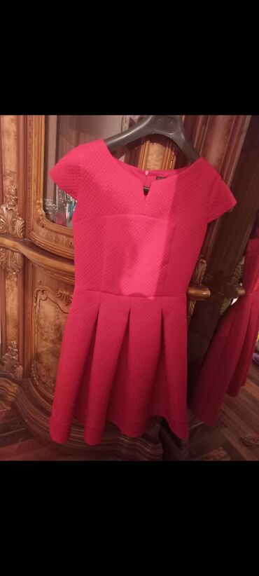 Платья: S (EU 36), цвет - Красный, Коктейльное