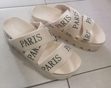 new yorker нови пазар – слике: Sandals, Cabin, 38
