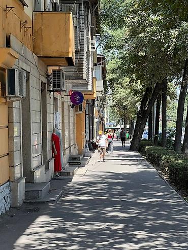Сдается торговое помещение 75м2 2 зала, 2 подсобных помещения, 1