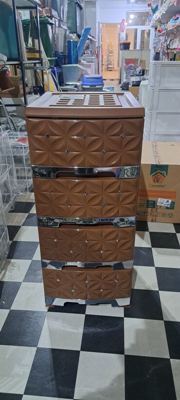 Komodlar: Yeni, Güzgüsüz — 15