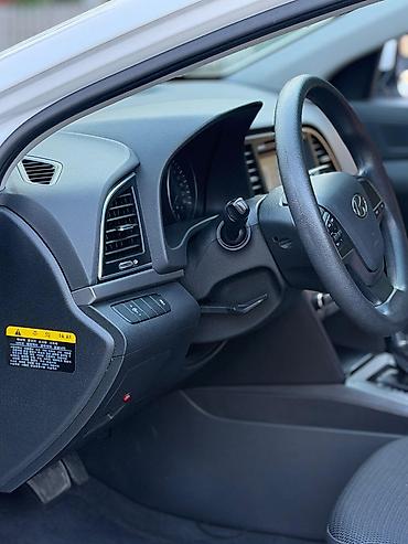 Hyundai: Hyundai Elantra: 1.6 l | 2017 il Sedan — 5