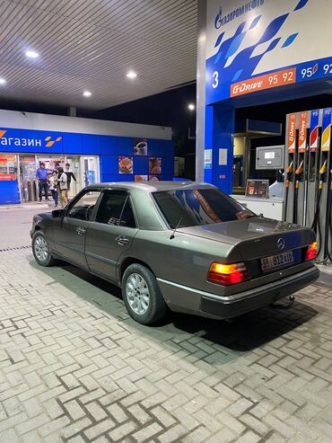 мерседес бенз гигант: Е124 230 под ешка 1988 год Мотор коробка без нареканий Газ,бензин
