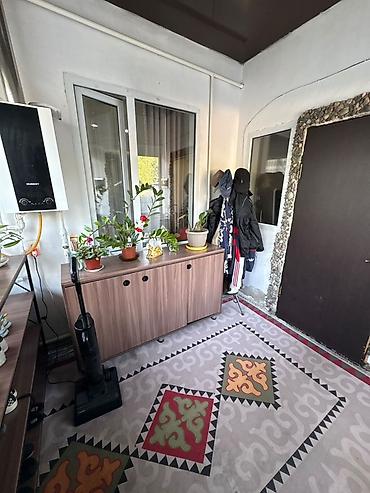 Продажа коттеджей и домов: Продаётся частный дом с большим двором и мощёной плиткой. - Участок — 6