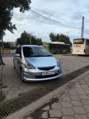 Honda: Honda Fit: 2004 г., 1.3 л, Вариатор, Бензин