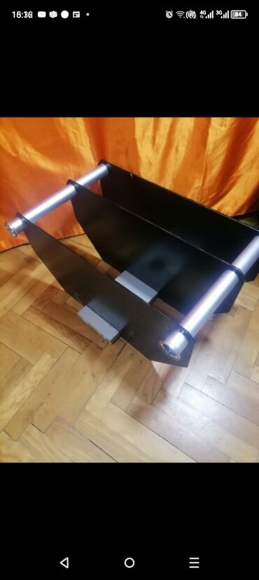 Komode: Sto stakleni za TV kao nov je . 80/40/50

Mirjevo — 4