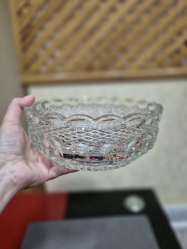 meyvə qablari: Kəsimli şüşə meyvə/şirniyyat qabı - Material: qalın, şəffaf şüşə - — 2