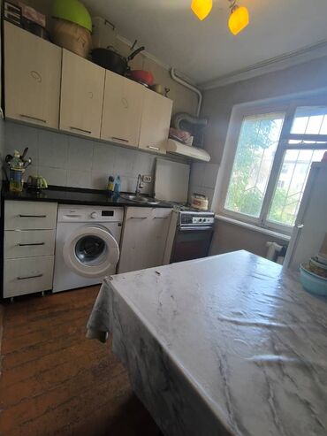 дом барачного типа: 3 комнаты, 58 м², 104 серия, 2 этаж, Старый ремонт