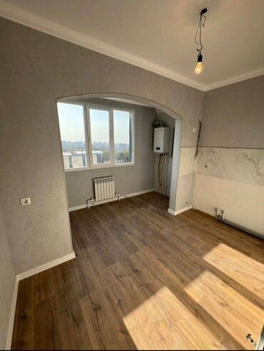 3 комнатная квартира продажа: 1 бөлмө, 45 кв. м, 106-серия жакшыртылган, 8 кабат, Евроремонт
