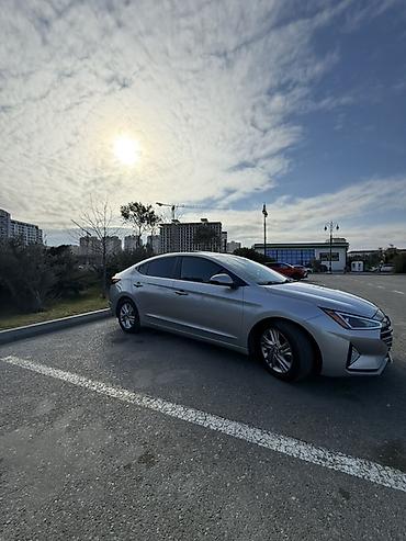 hyundai veracruz: Hyundai Elantra sedan - Korpus: gümüş rəng, aqressiv ön panjur və — 5