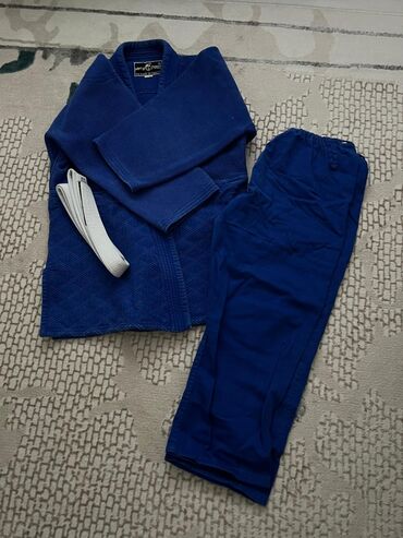 спортивные одежды: Размеры указаны на фото.Район Салиева Алматинская.Есть ещё на рост