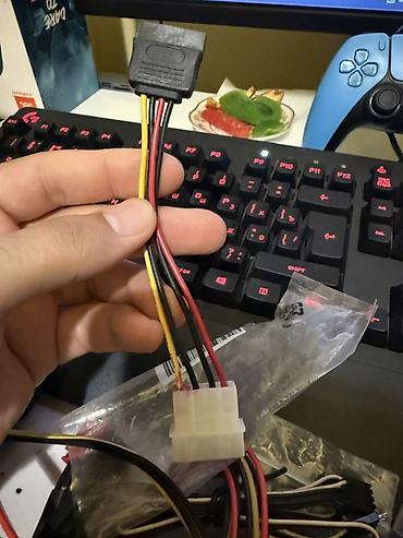 Kabellər və adapterlər: Məhsul: Kompüter üçün kabel və adapterlər dəsti. Qiymət hamısına — 13