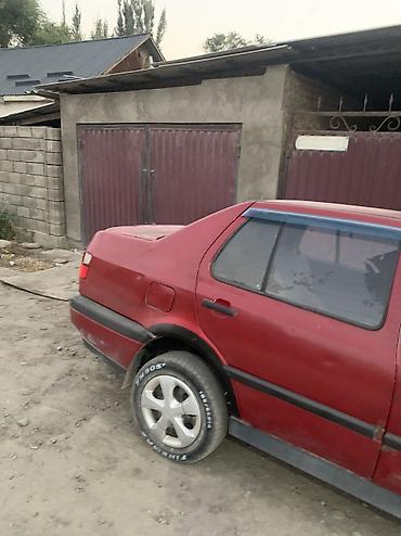 интересует: Volkswagen Vento: 1995 г., 1.8 л, Механика, Бензин, Седан — 2