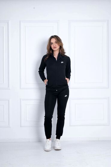 Gornji i donji deo: Komplet trenerka
M L XL XXL na lalafo.rs — 5 Gornji i donji deo: Komplet trenerka
M L XL XXL — 5