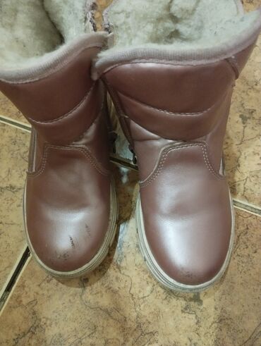 зимняя мужская обувь челси: Зимние ботинки 28 размер в отличном состоянии - 200 сом