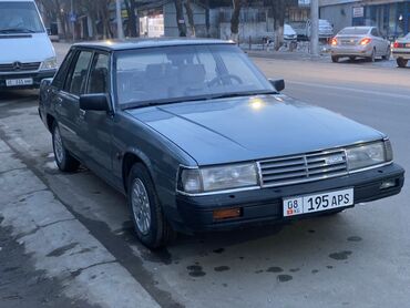 Mazda 929: 1985 г., 2 л, Механика, Бензин, Седан