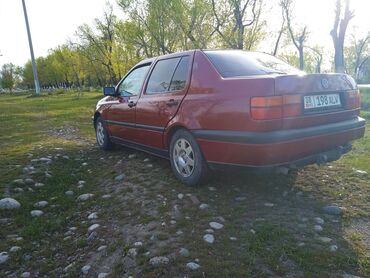 Транспорт: Volkswagen Vento: 1.8 л | 1993 г. | Седан