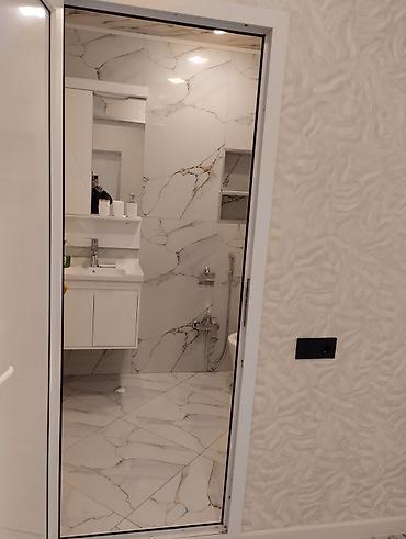 Tavan işləri: Təsvir: - Zövqlə təmir edilmiş, işıqlı mənzil interyeri. Geniş dəhliz — 15