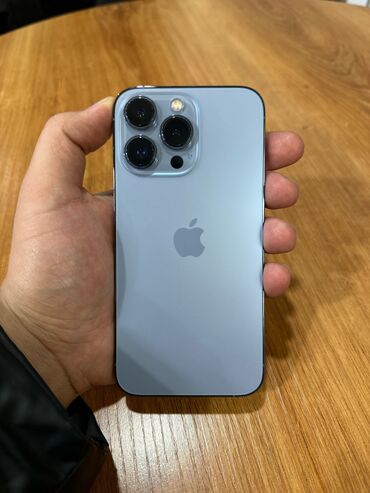 телефон 1: IPhone 13 Pro, Б/у, 128 ГБ, Чехол, Кабель, Коробка, 79 %