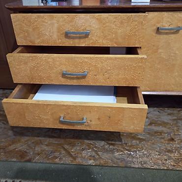 Шифоньеры, шкафы для одежды: Продается шкаф и столик с зеркалом. Состояние хорошее, все ящики и — 7