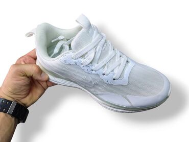 Women's Sneakers and athletic shoes: Nike patike top model

Novo
Brojevi 36 do 41

fb Moja Kupovina 1 — 9