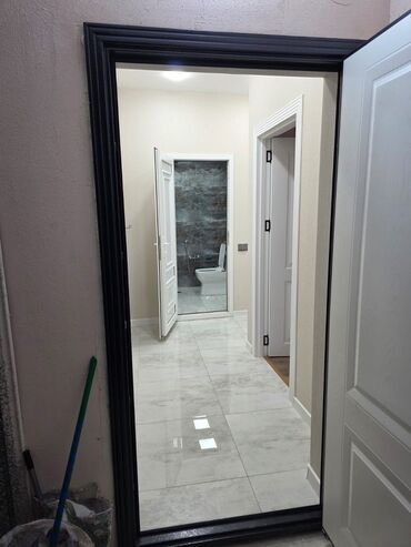 Uzunmüddətli kirayə mənzillər: 2 otaqlı mənzil – şəhər mənzərəli, işıqlı və zövqlə təmirli.Mebellər — 12