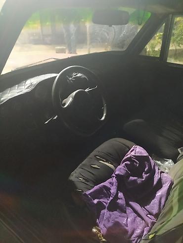 şevralit avtomobil: VAZ 2106, qırmızı sedanın klassik kuzovu Xüsusiyyətlər: - Kuzov: 4 — 5
