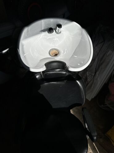 химчистка аппарат: Продаю парикмахерскую мойку;в отличном состоянии, парикмахерские