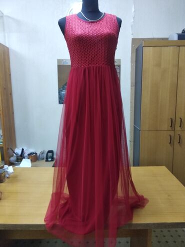 длинное красное вечернее платье: Вечернее платье, Классическое, Длинная модель, Без рукавов