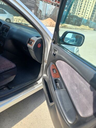 Toyota: Toyota Avensis: 2002 г., 2 л, Автомат, Бензин, Универсал — 17