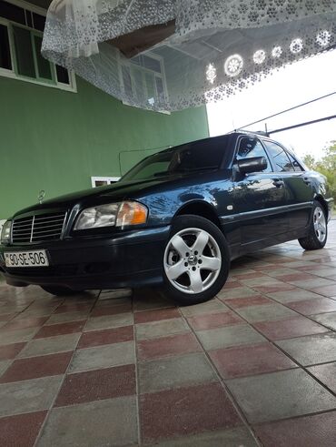 Mercedes-Benz C 240: 2.4 л | 1999 г. Седан