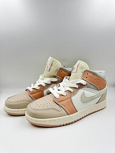 Кроссовки и спортивная обувь: Продаю оптом, качественная женская обувь. Разных моделей и размеров — 26