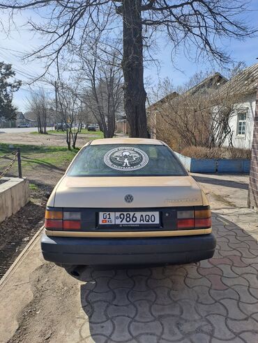 Volkswagen: Volkswagen Passat: 1989 г., 1.8 л, Механика, Бензин, Седан