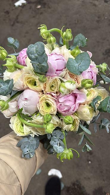 Букеты из живых цветов: Авторские букеты из свежих цветов - Розы премиум-класса (крупный — 2